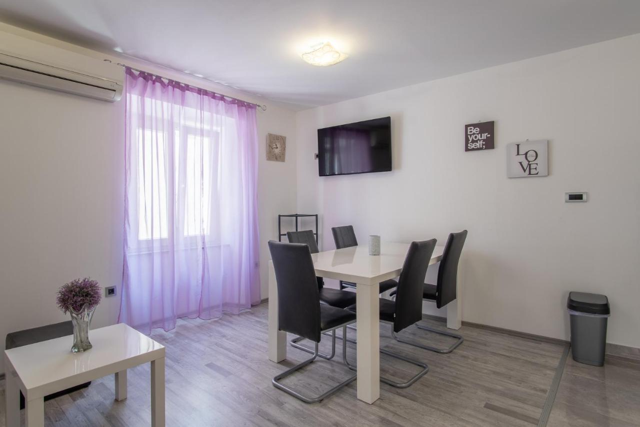 Private Holliday Apartment Pag Town Esterno foto